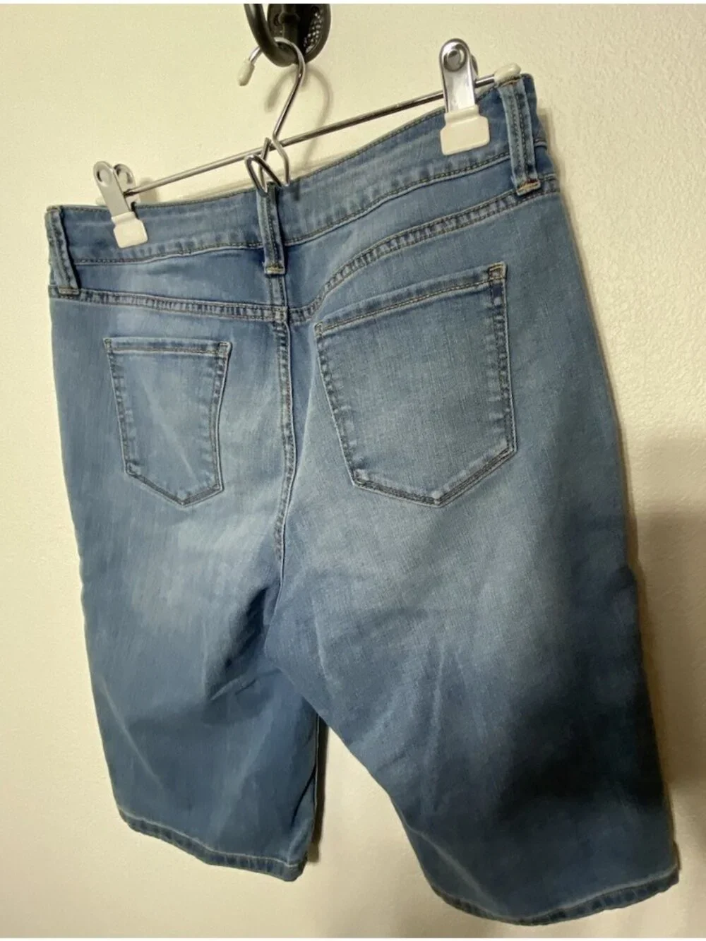 St Johns Bay Women Size 10 Bermuda Jean Shorts 32X12”Medium Wash Denim